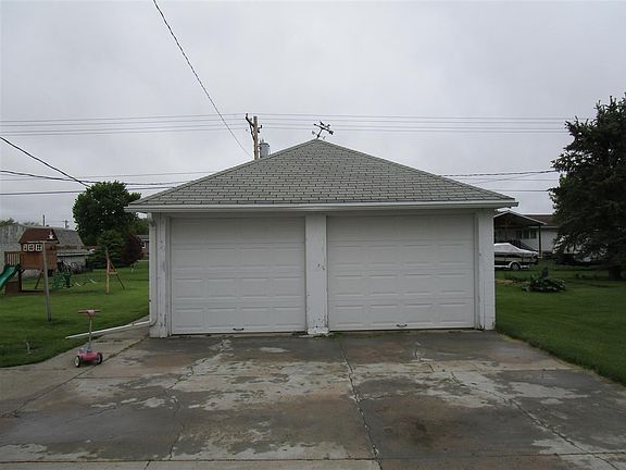 4th image of 209 E Hale St