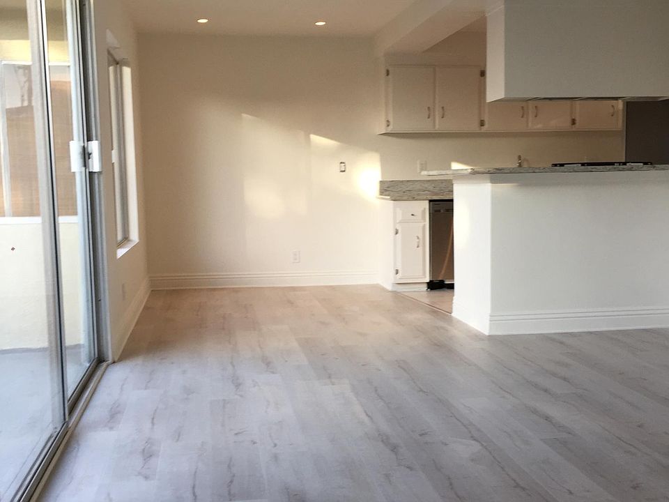 1st image of 1724 Montana Ave #10