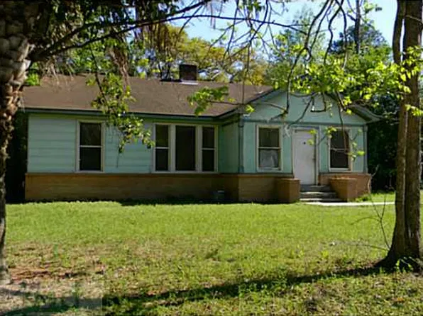 27 Pine Dr, Savannah, GA 31405