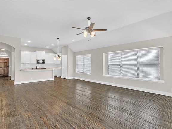 4th image of 5820 Priory Dr