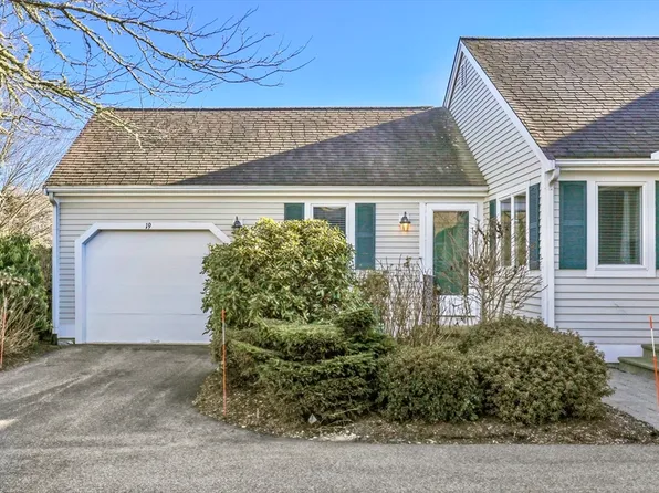 19 Bonwood Dr #211, Mashpee, MA 02649