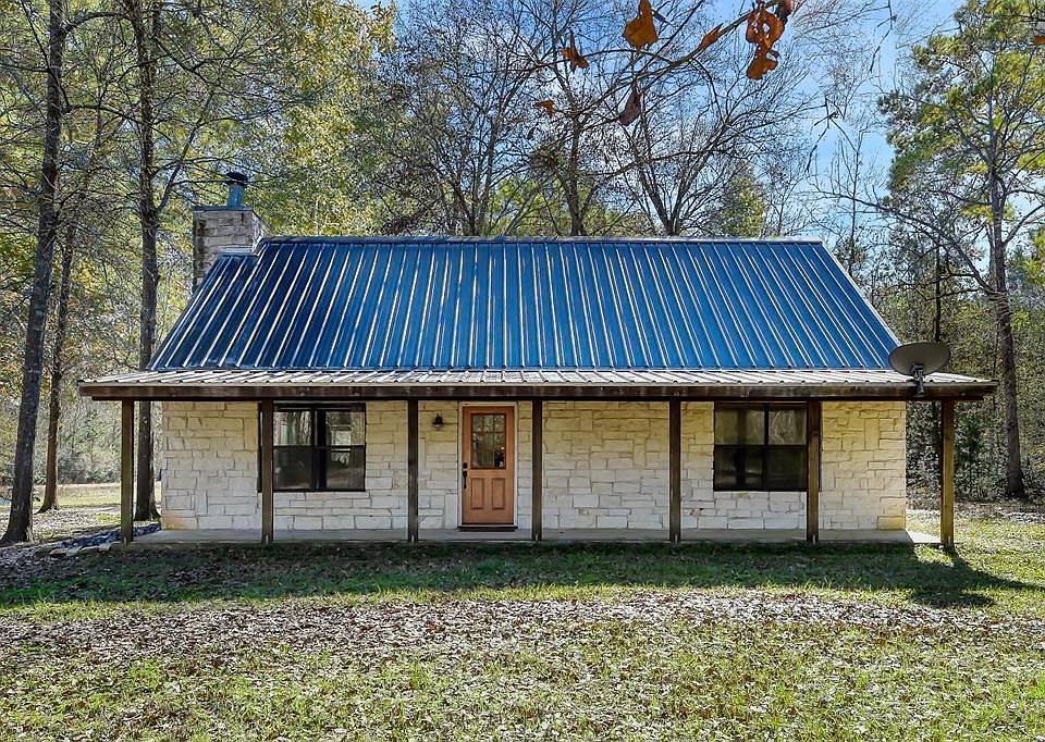 1st image of 102 Lessa Ln
