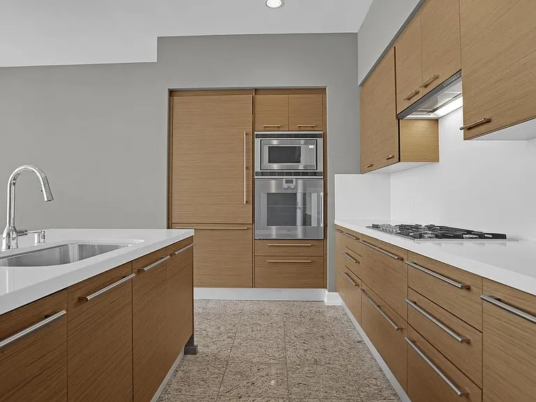 900 W Olympic Blvd #39C — Photo 5