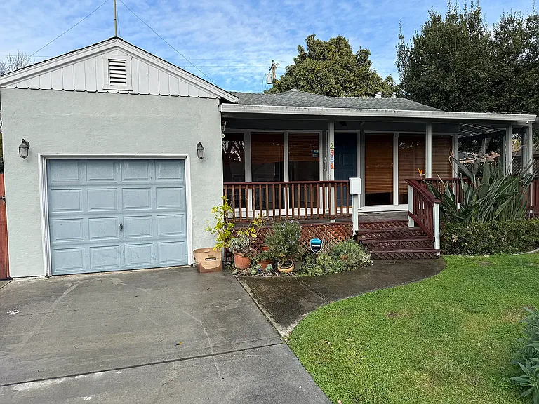 2351 Carmel Dr — Photo 10