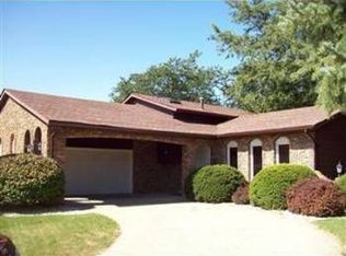 624 Kelly Ct, Crown Point, IN 46307