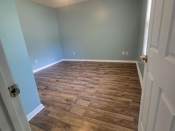5th image of 393 E Wood Ln