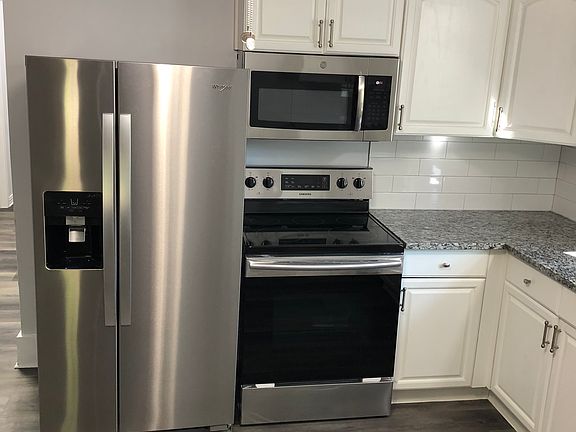 4th image of 415 Lake Park Ave