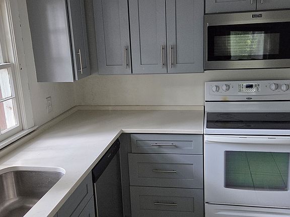 2nd image of 840B Ohio St