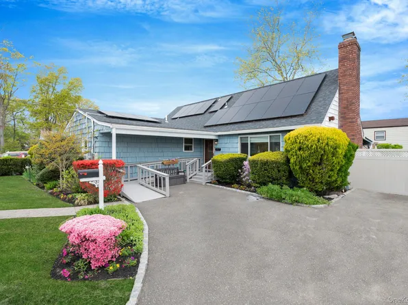 217 Abbington Court, Copiague, NY 11726