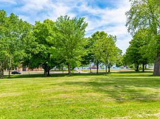 2885 S Superior St, Milwaukee, WI 53207