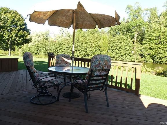 4th image of 27 Spicebush Ln