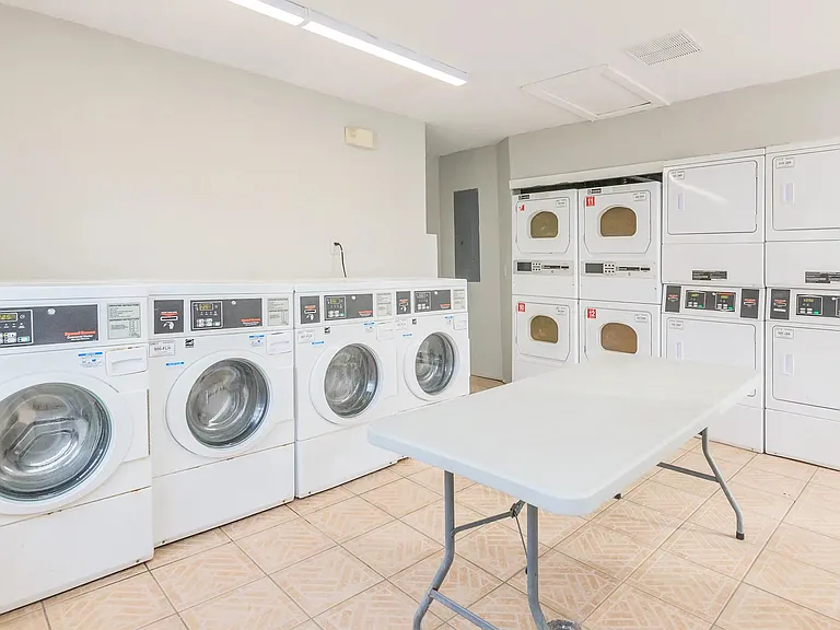 Walden Palms Apartments — Photo 31