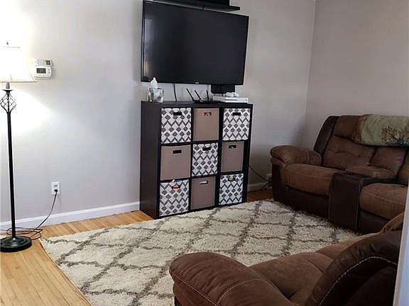 3rd image of 319 Zimmerman Blvd