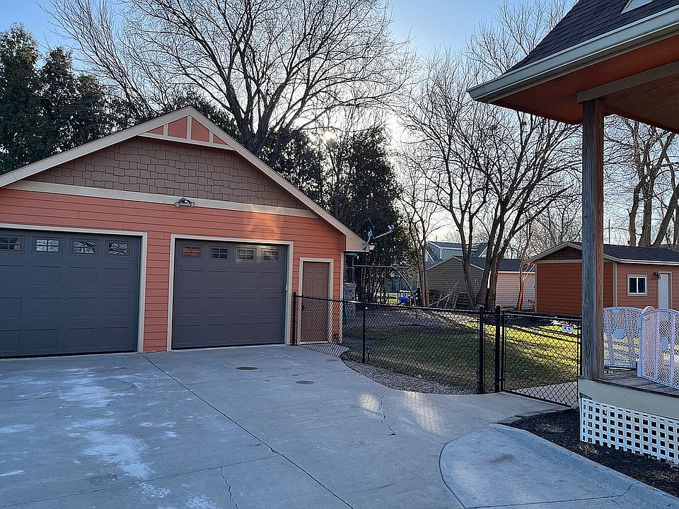 230 Poplar St, Earlham, IA 50072 Zillow