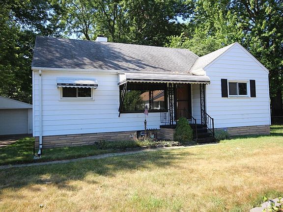 2nd image of 890 Parkwood Ave