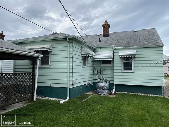 3rd image of 26331 Blumfield St
