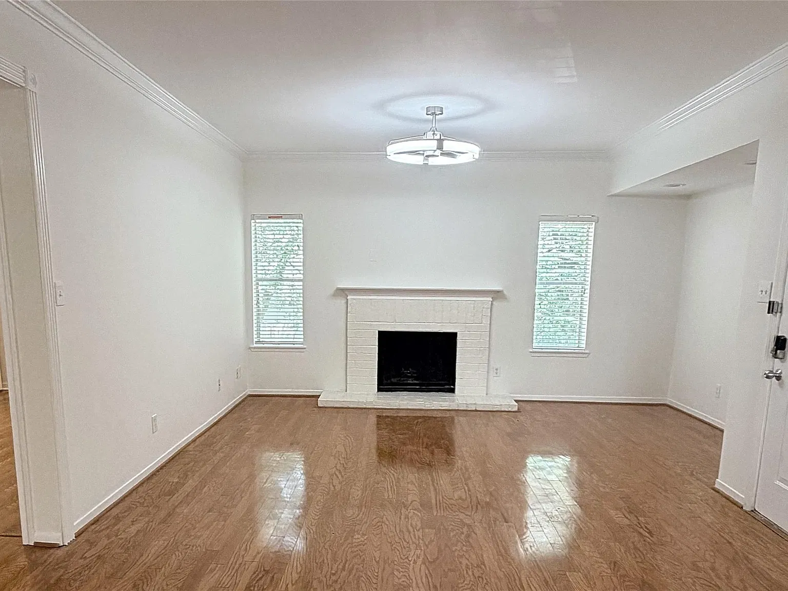 2 bed, 2.0 bath, 1042 sqft, $2,200 — Photo 3