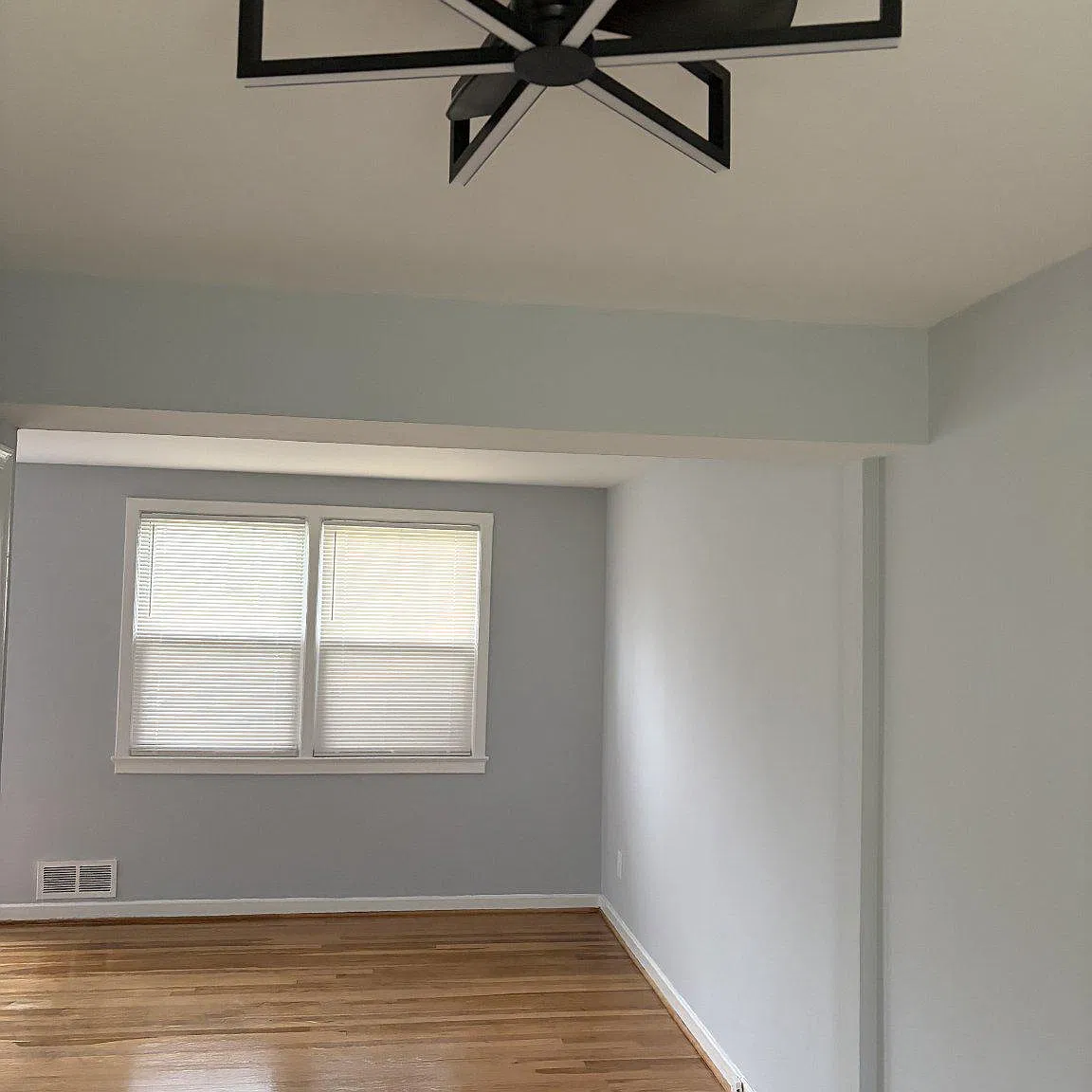 Iverson Square Condominium — Photo 2