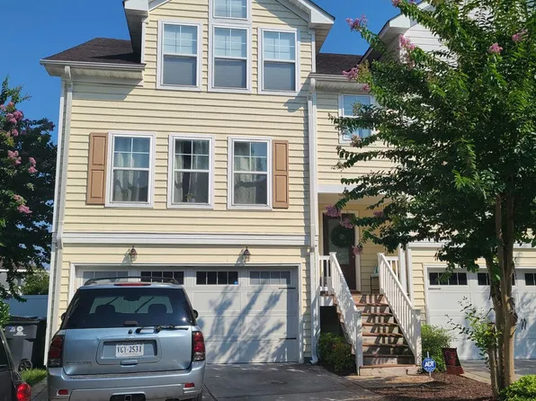 5517 Taylors Walke Ln, Virginia Beach, VA 23462