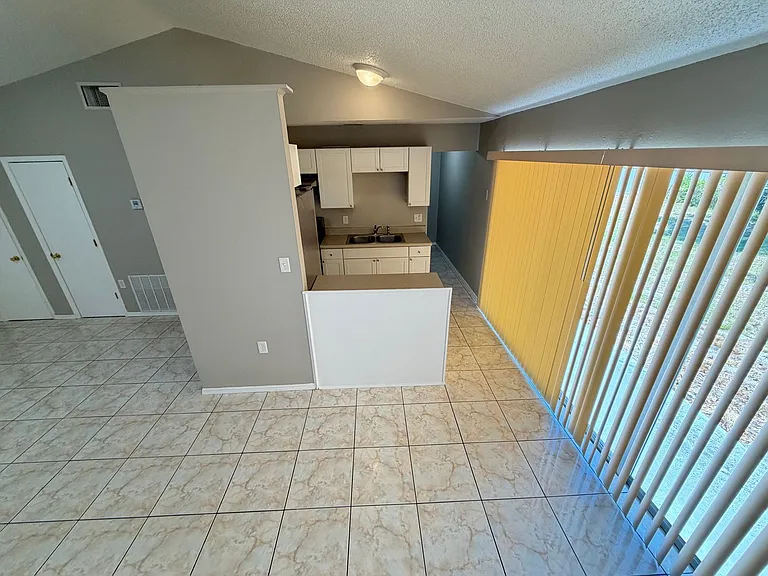 821 Moongate Ter — Photo 20