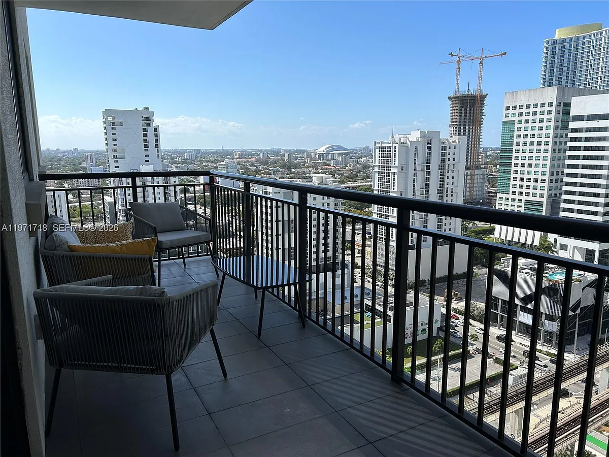 Building Photo - 999 SW 1st Ave #2114