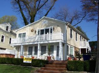 50021 W Lakeshore Dr, Dowagiac, MI 49047
