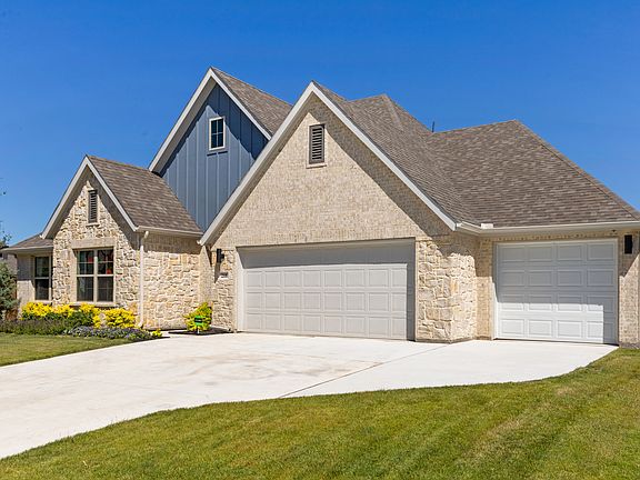 4th image of 216 Frio Dr
