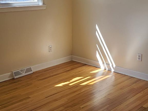 5th image of 328 Bradley Rd