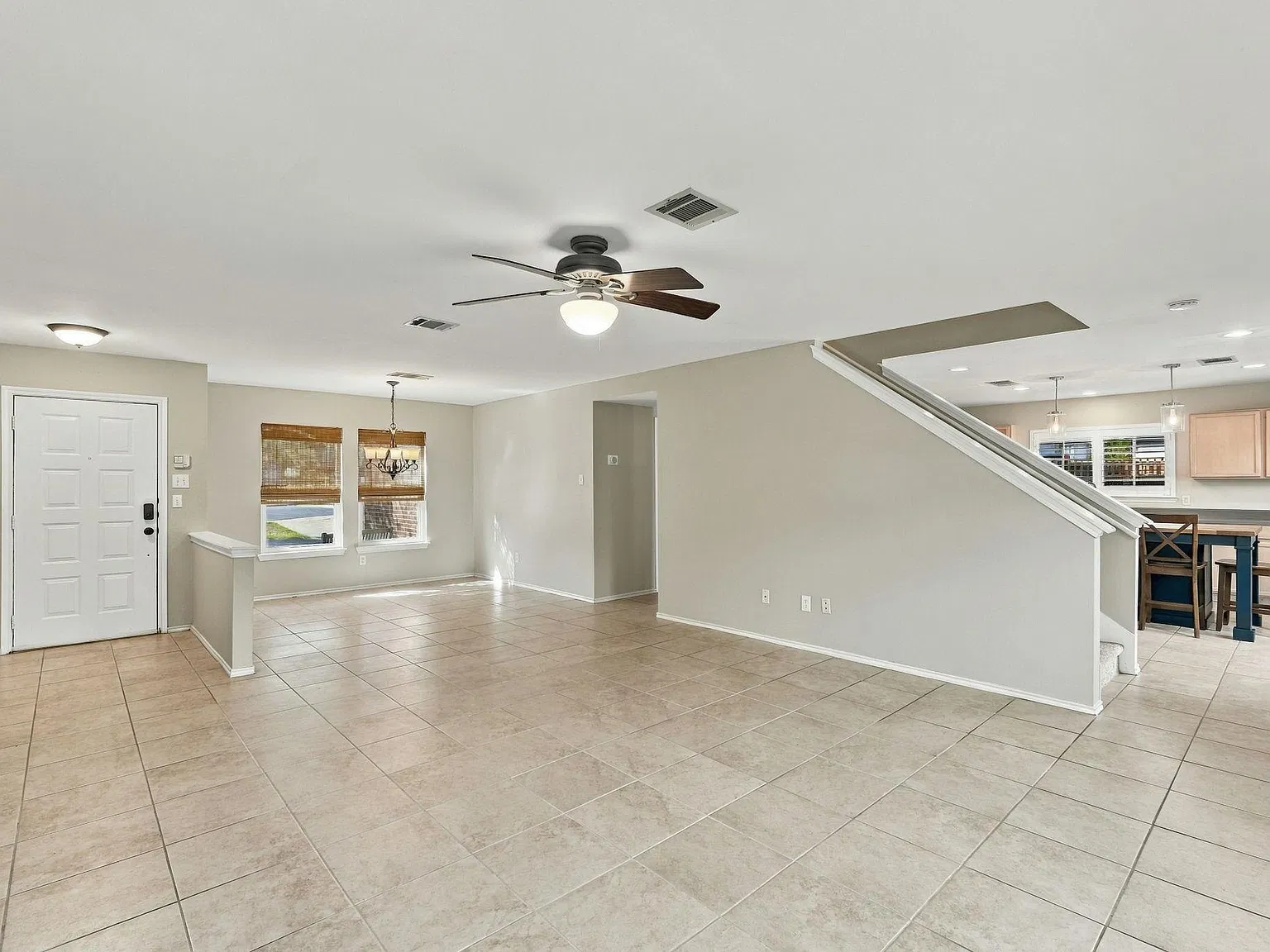 3 bed, 2.5 bath, 2186 sqft, $2,075 — Photo 3