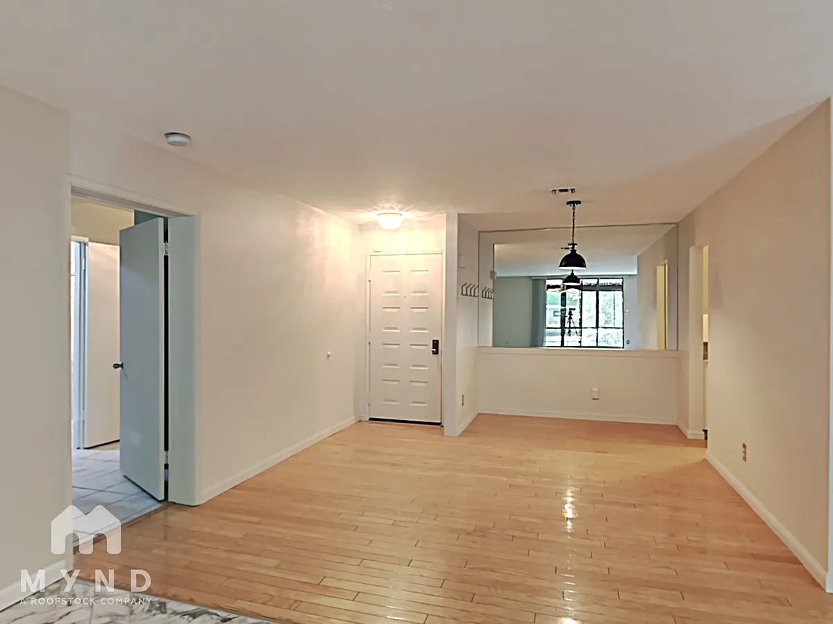 Building Photo - 200 P St #E12