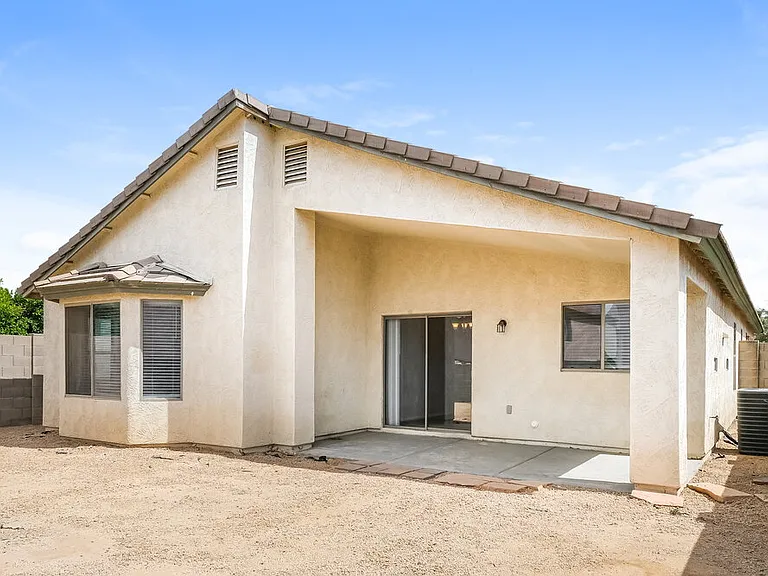 1114 E Fraktur Rd — Photo 16
