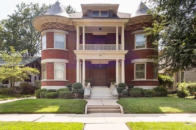 1st image of 807 SE 1st St