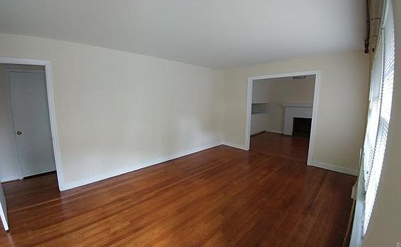 4th image of 7606 Hawthorne Ave