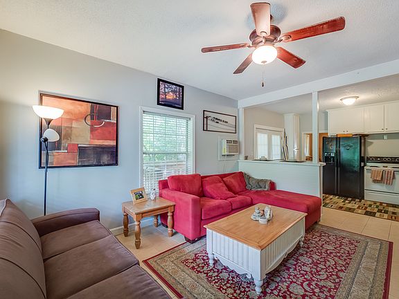 4th image of 415 Rosewood St