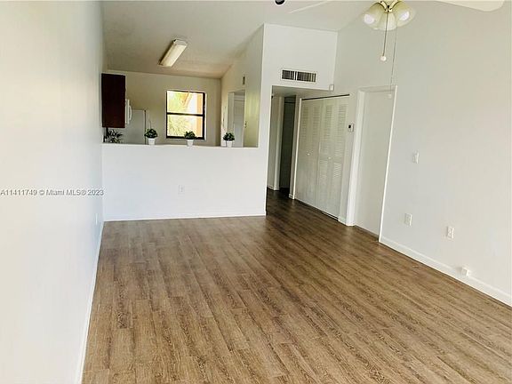 4th image of 9921 Nob Hill Ln #9921