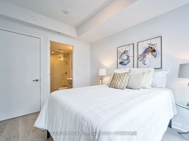 50 Wellesley St E #4002 — Photo 14