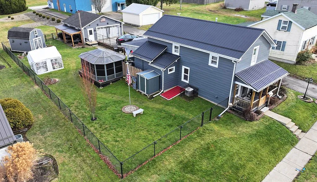 45 Maple St photo 1