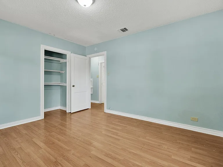 317 Frost St — Photo 6