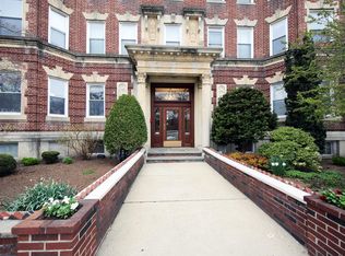 125 Park Dr APT 11, Boston, MA 02215