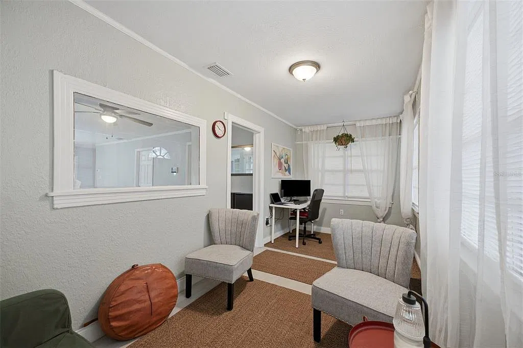 3 bed, 2.0 bath, 1224 sqft, $2,100 — Photo 2