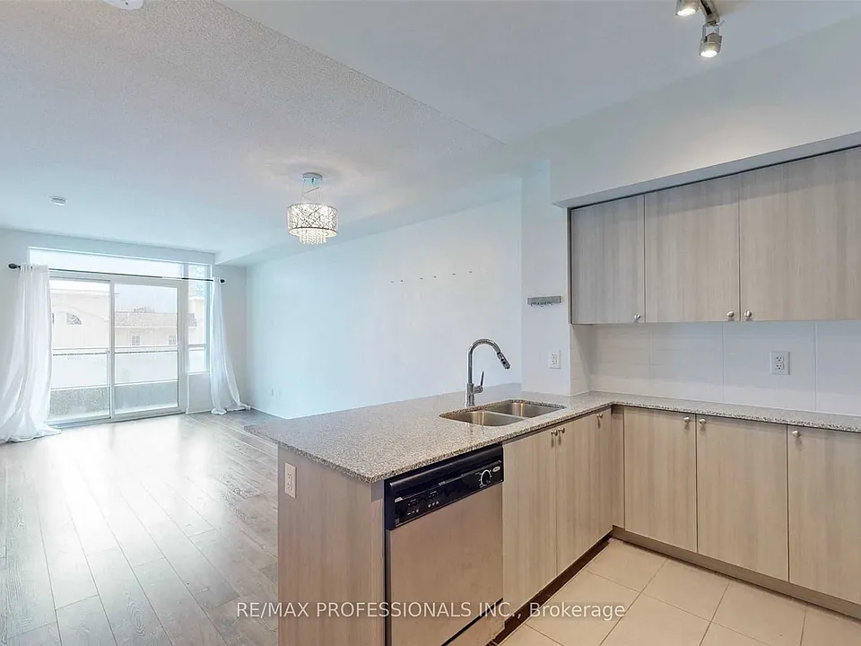 1235 Bayly St #313