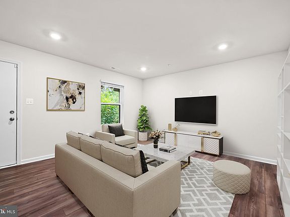 4th image of 605 Mozart Way