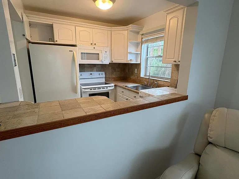 48 Bedford Ct #B — Photo 14