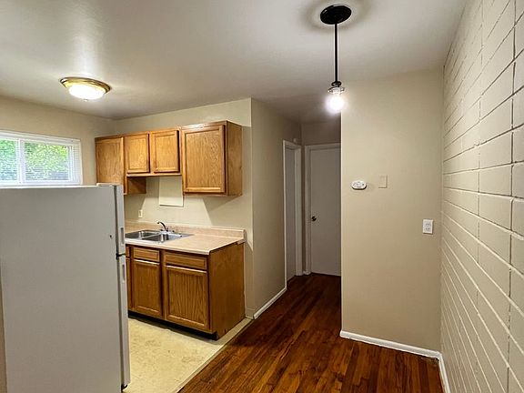 5th image of 1308 Chapel St #2