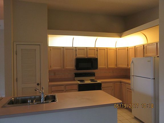 3rd image of 8 Aledo Ct