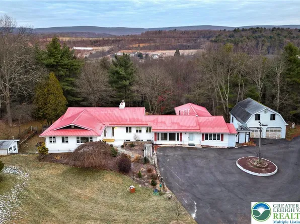 339 Stony Brook Dr, Stroudsburg, PA 18360