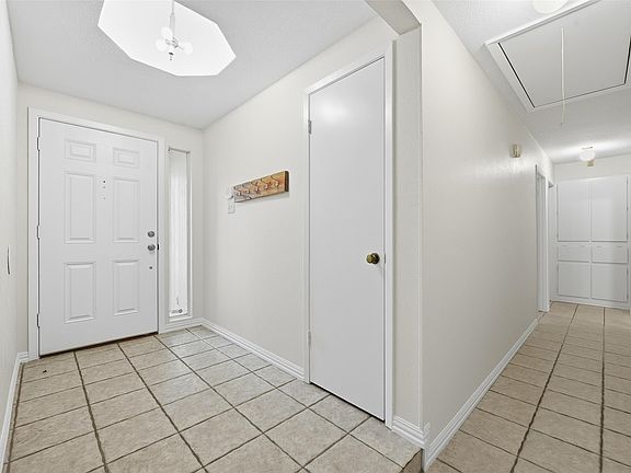 3rd image of 517 Panay Way Dr