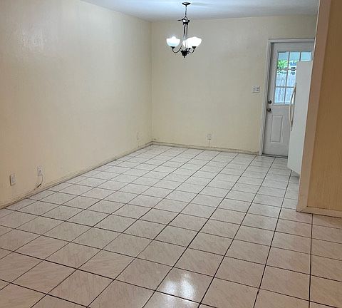 5th image of 2551 NE 18th St