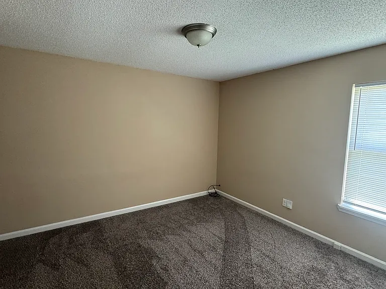 205 Anthony Ln #21 — Photo 8
