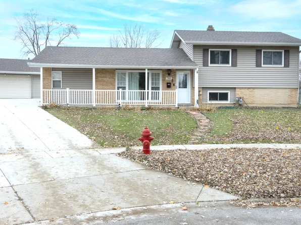 785 Woodlawn St, Hoffman Estates, IL 60169